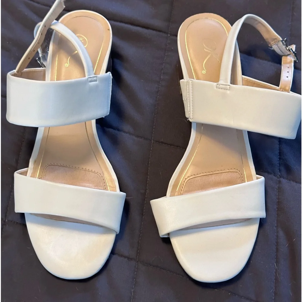 Sandals - Picture 1 of 3